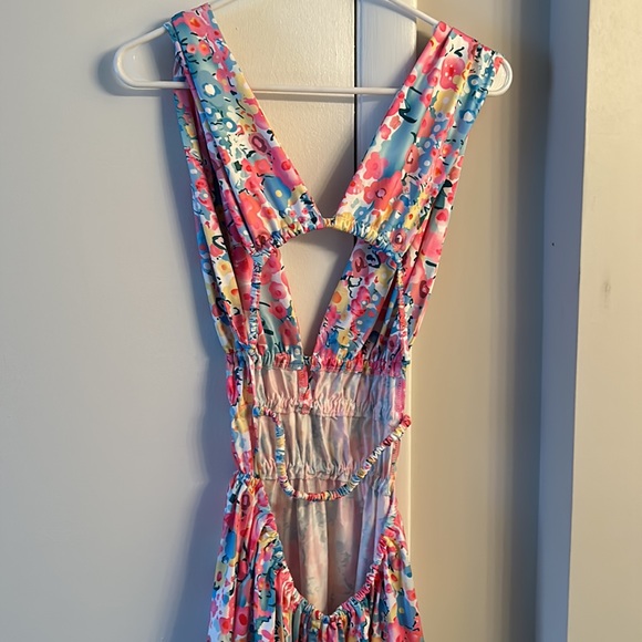 A colorful flower backless mini dress! Very lightweight and sweat-proof. - Picture 5 of 5